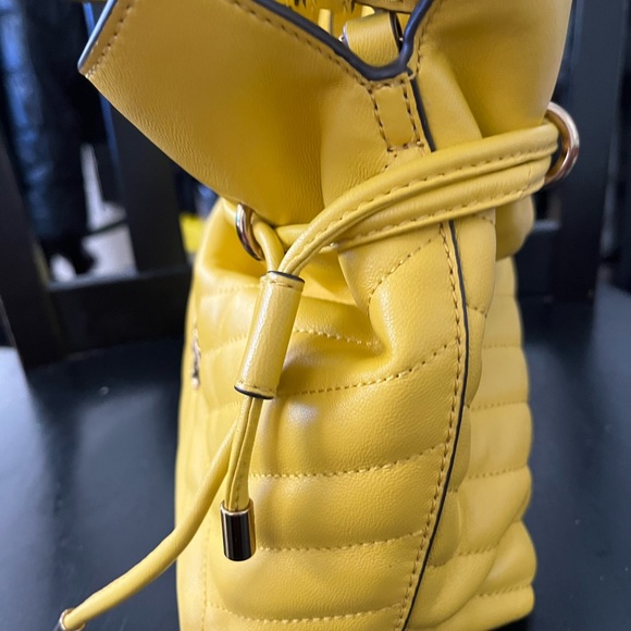 Tory Burch mini drawstring chevon bag - Picture 5 of 5